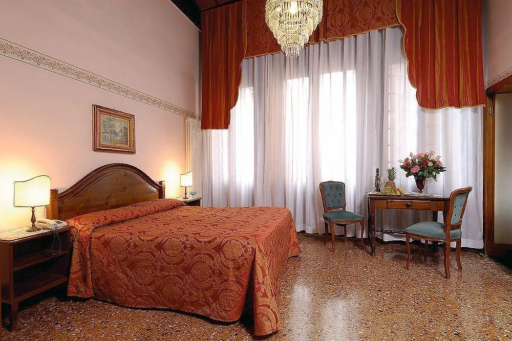 De L'Alboro Otel Venedik 3*,